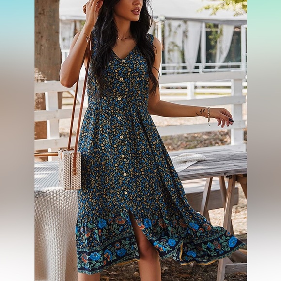 Bohemian floral dress with faux button front. Size medium. - Picture 5 of 6